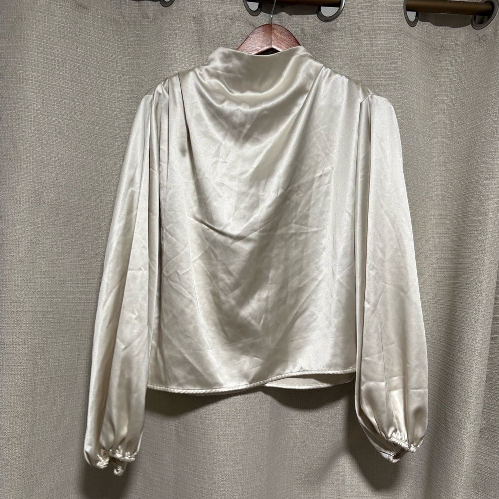 Line + Dot Hunnie‎ Blouse - Picture 2 of 12